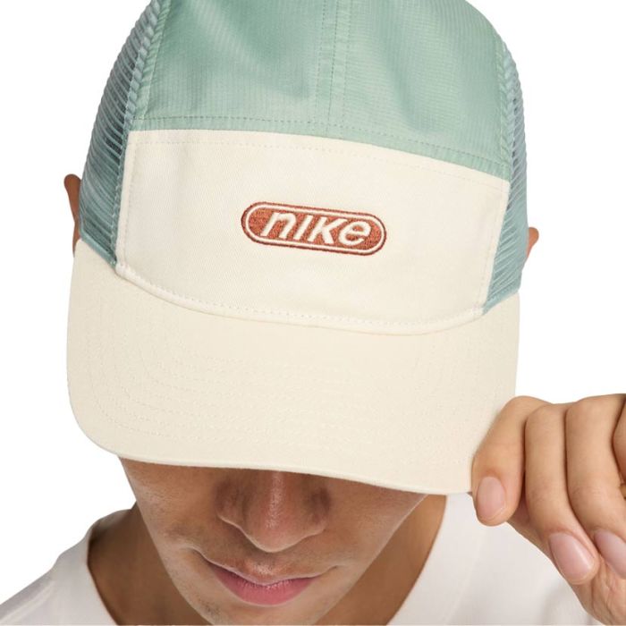 NKK4050LC-NIKE-FLY-CAP-U-LGHTCRM-IH8674-209-V1